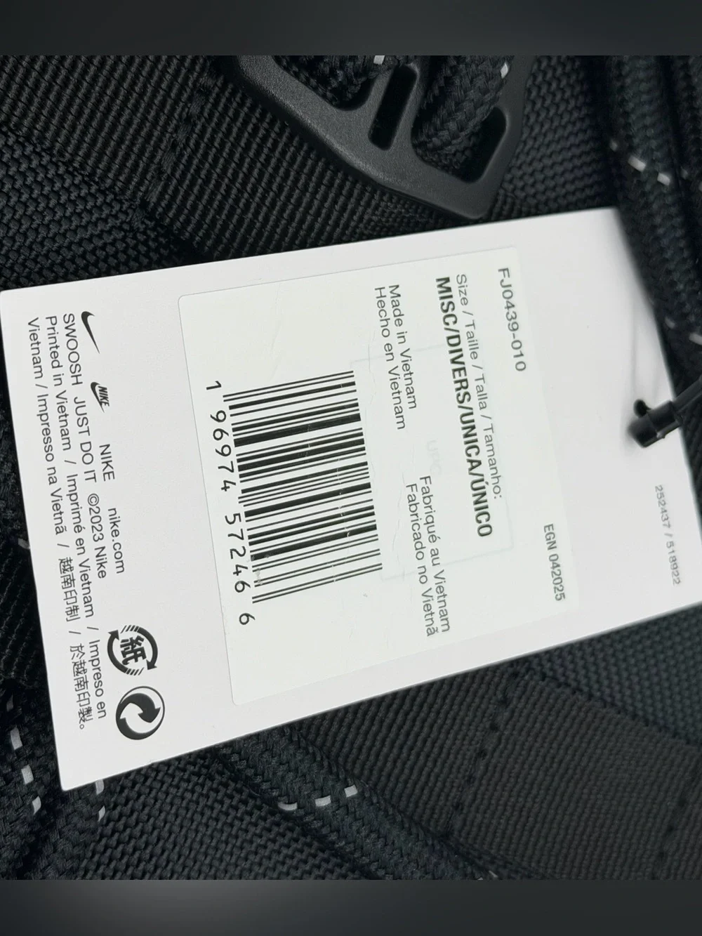 Nike Sportswear RPM Tote (26L) Black White Cord Zipper Bag Travel FJ0439-010 NEW - Picture 3 of 6